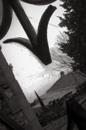 Et sous ce ciel froid d’hiverMon âme s’envoleEn compagnie d’un oiseau